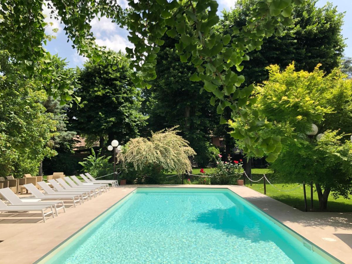 Hotel Milano Pool & Garden Salice Terme Kültér fotó