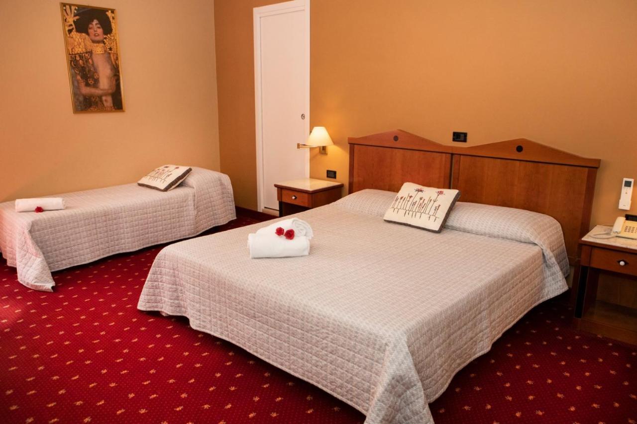 Hotel Milano Pool & Garden Salice Terme Kültér fotó