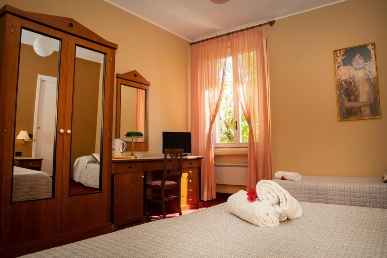 Hotel Milano Pool & Garden Salice Terme Kültér fotó
