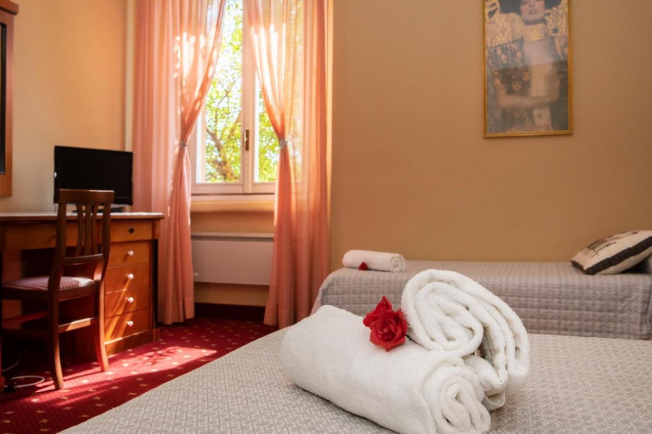 Hotel Milano Pool & Garden Salice Terme Kültér fotó