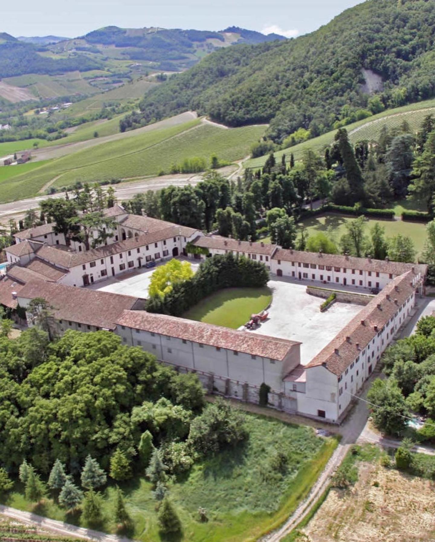 Hotel Milano Pool & Garden Salice Terme Kültér fotó